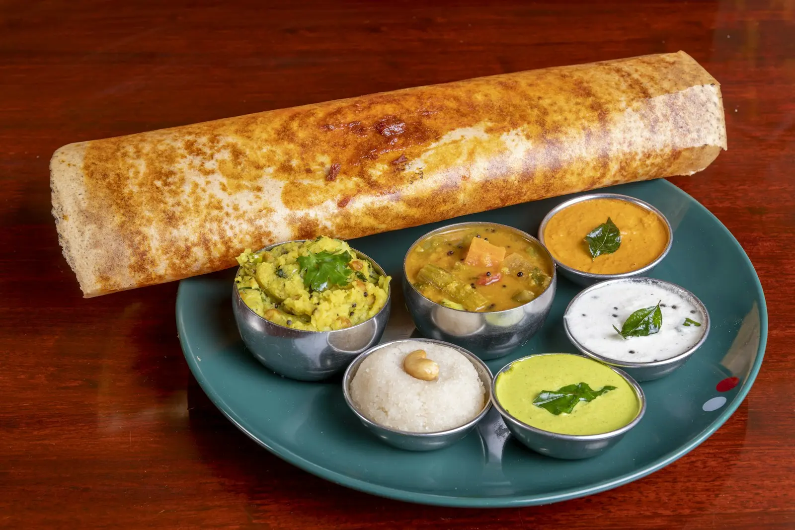 Crispy dosa with chutneys